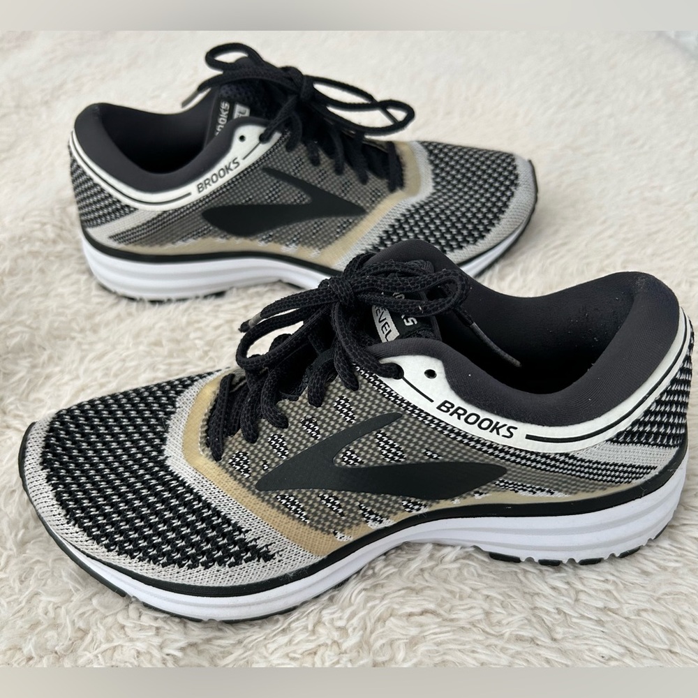 Brooks Revel Women’s Running Shoes Size 6.5 M Black White